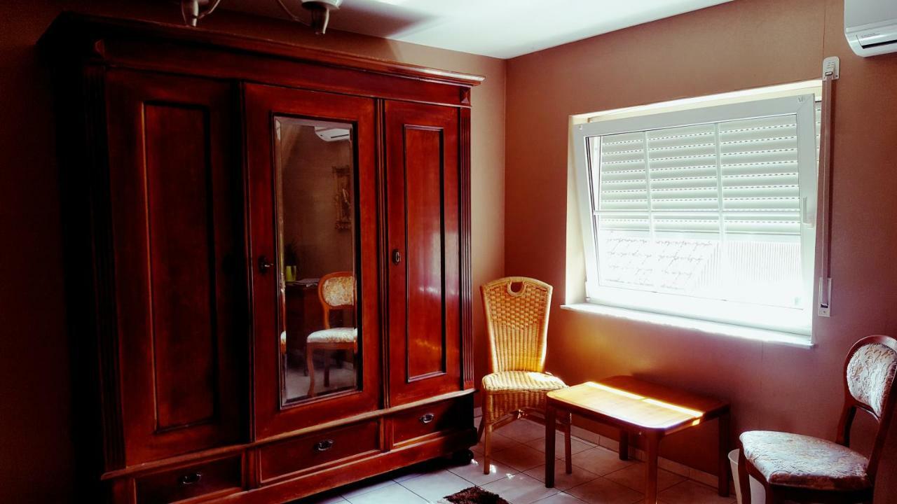 White House 'Privatzimmer' Mannheim Dış mekan fotoğraf